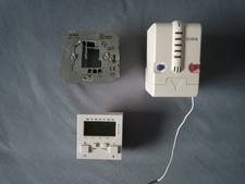 Gira 118627 Funk Raumtemperatur-Sensor mit Uhr System 55, reinweiß matt 1 Motor