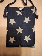 KLEINE UMHÄNGETASCHE