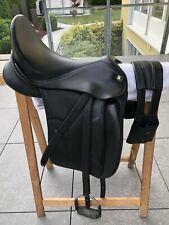 Hennig  Dressur Sattel NZT wie neu schwarz mit Lackdetails