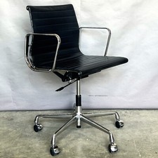 Vitra Charles Eames EA117 Schwarz Leder Aluminium Group Chair