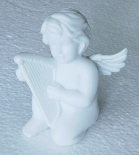 Porzellanfigur sitzender engel - porzellanfigur,