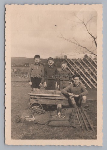 Jungen mit bollerwagen 1942 - mit,