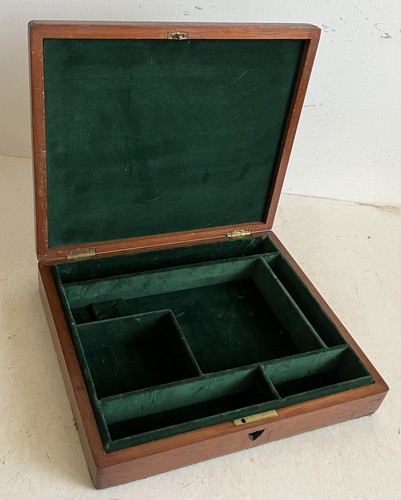 Antiker koffer nimmt ein colt - nimmt,