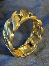 Massiver Armreif – breites