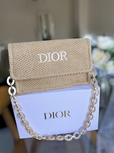 Dior beauty shoulder - shoulder, beige