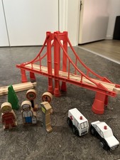 Holz-Eisenbahn-Set mit Brücke und Zubehör – ca. 110 Teile