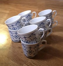 1 von Mehreren Kaffeetassen