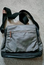 Umhängetasche Camel Active dkl.grün+ schwarz 30x27x9, Schulterriemen, fast neu