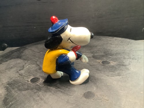United features peanuts snoopy - features,
