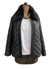 Schwarze elegante gesteppte