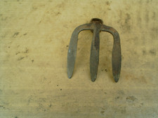 Alte geschmiedete Kartoffelhacke 3 zinkig Kartoffelkratzer