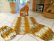 Wünderschönes 3teiliges Set - Tagesdecke mit 2 Kissen Tigerdesign Handarbeit
