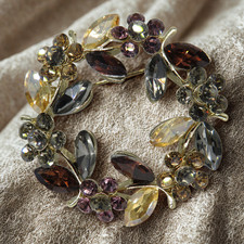 Brosche mit Strasssteinen Rund