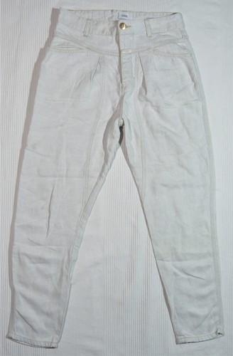 Closed pedal jump - pedal, jeans
