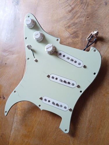 Loaded pickguard singlecoil - pickguard,
