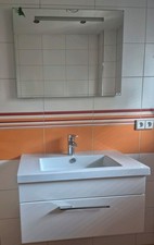 Waschtisch mit Unterschrank für Gäste WC  und Spiegel