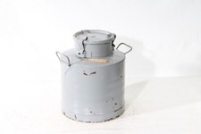 altes Fass mit Deckel