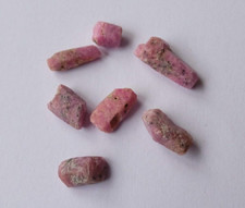 1 Posten Roh Rubin Steine aus Tansania insgesamt 7 Stück Wasserstein Tüte A