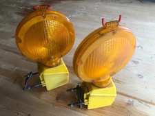 Baustellenwarnleuchte gelb, zwei Stück, hat bis Ausserbetriebnahme funktioniert