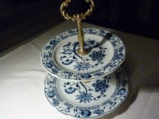 zweistöckige Etagere Teller Triptis Porzellan Zwiebelmuster 24 und 19 cm breit