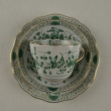 Meissen Indische Malerei reich grün Goldpunkte Goldrand Mokkagedeck 3tlg.RB-2895
