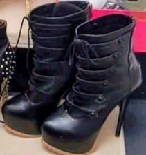 Schwarze Stiefeletten Spikes