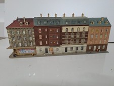 Pola Spur N Stadthäuserzeile mit Spar Markt Stadt-Häuser patiniert