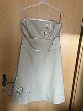 Ein Schickes Damen Kleid Der