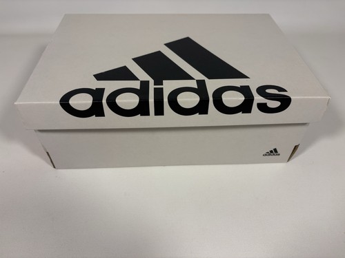 Adidas schuhkarton mit weißem - schuhkarton,