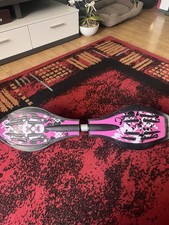 Verkaufe mein Waveboard. Es wurde nur 1–2 Mal benutzt und ist daher wie neu.