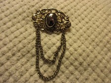 WIE NEU! Vintage alte Brosche Anstecknadel ovale Form grauer Stein