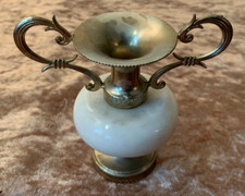 Kleine Amphore mit Achat /