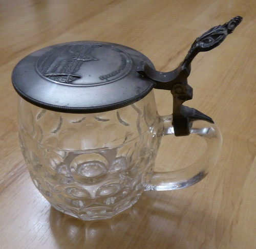 Altes bierglas mit zinndeckel - altes,