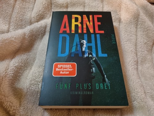 Fünf plus drei von - , arne