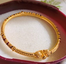 Exklusives 22 K (916) Goldarmband von Malabar Gold – Handarbeit mit Emaille