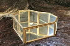 Deko Glasdose in Herzform mit  spiegelndem Innenboden Gold Metallrahmen