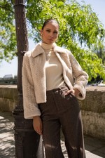 Kurze Kunstpelzjacke für