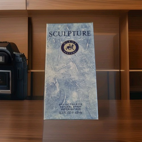 Sculpture von nikos parfums - sculpture,