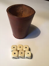 1 Knobelbecher mit 6 Würfel   abzugeben