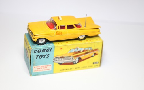 Corgi 221 chevrolet impala - 221,