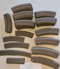 Konvolut Roco Line H0 gebogene Gleise mit Bettung, 83 Teile 