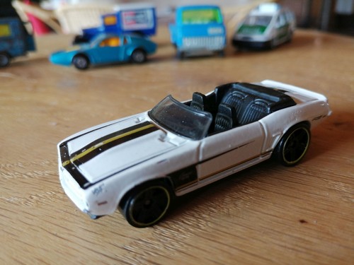 Camaro hot wheels mattel - hot,