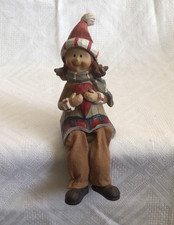 Schöne Dekofigur aus Kunststoff - Mädchen mit Herz - Kantenhocker - Regal - 19cm