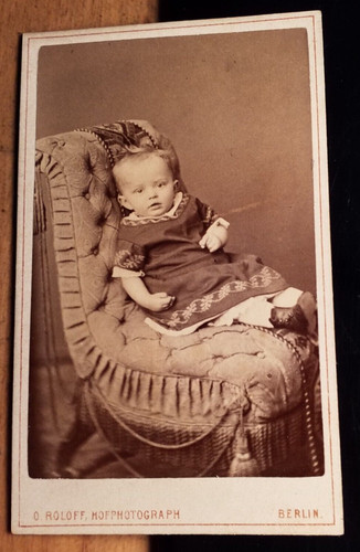 Sitting small child baby - small,