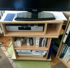 TV Tisch Buche mit Rollen und schwenkbarem Aufsatz