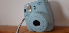 Instax mini 8 Kamera inklusive Tasche, Riemen und Fotorahmen