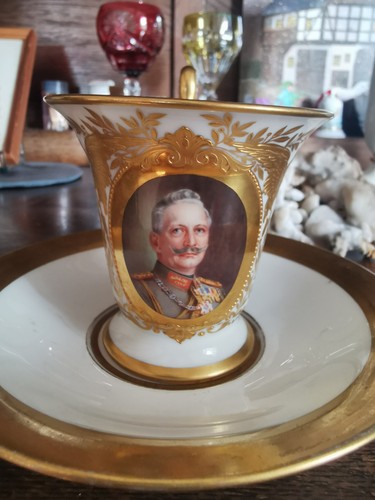 Antike tasse mit untertasse - antike,