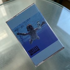 Neu und versiegelt - und,