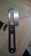 Schließblech aus edelstahl - schließblech,