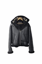 Montone Balenciaga Mantel